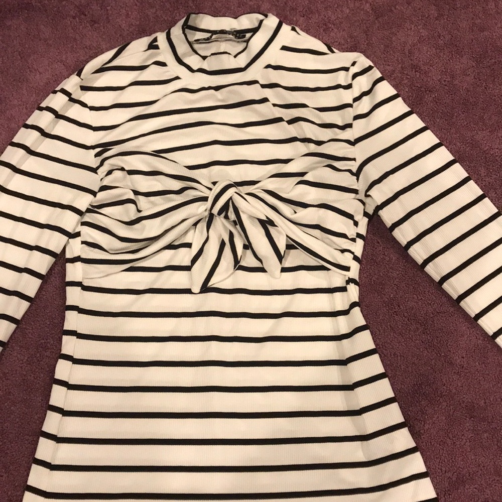 Shirt with tie